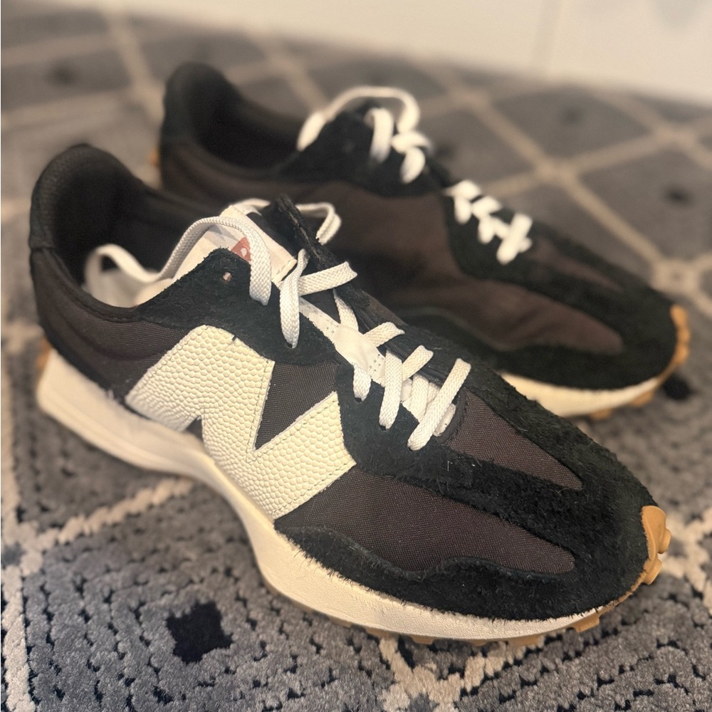 New Balance 327 Sneakers 8.5